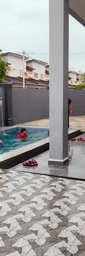 Rania Homestay With Private Pool Seri Iskandar Perak Near UTP UITM，位于Kampong Bota Road的酒店