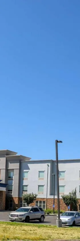 埃伦斯堡汉普顿酒店，位于埃伦斯堡的酒店