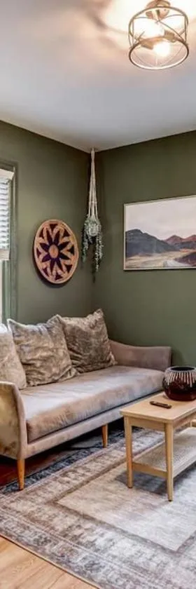 Cozy Dark & Moody Home New Reno 10 mins to Lanc，位于Mountville的酒店