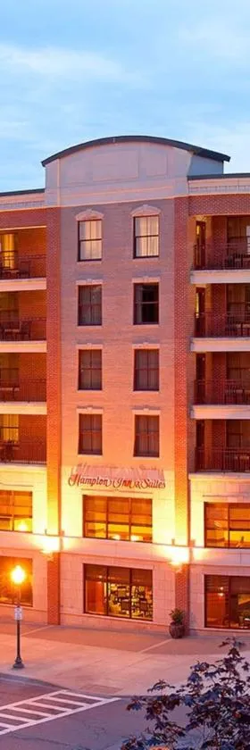 Hampton Inn & Suites Saratoga Springs Downtown，位于萨拉托加泉的酒店