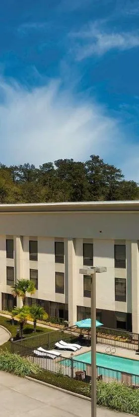 科文顿/曼德维尔汉普顿酒店，位于卡温顿的酒店