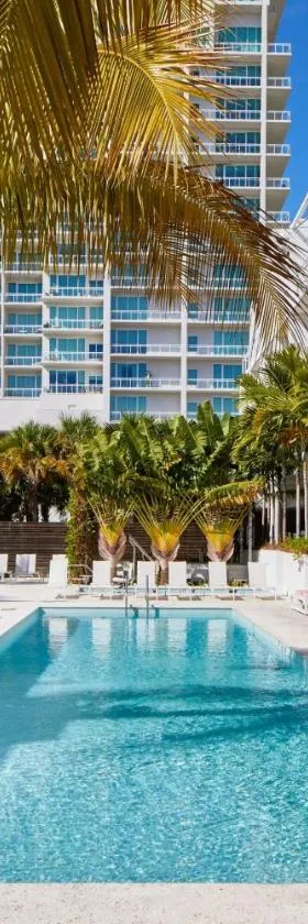 The Sarasota Modern, a Tribute Portfolio Hotel，位于萨拉索塔的酒店