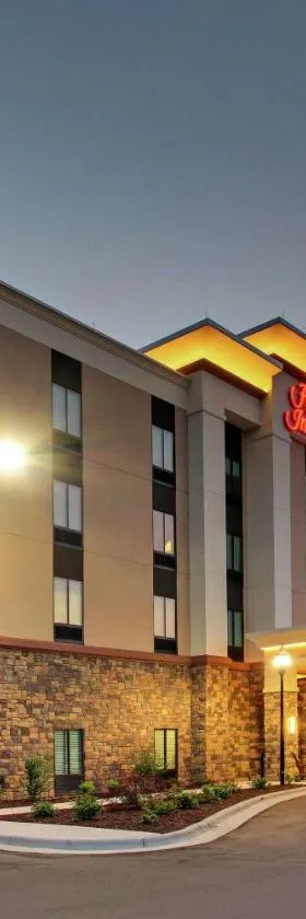 Hampton Inn & Suites By Hilton Southport，位于绍斯波特的酒店