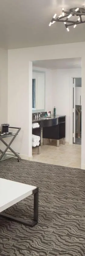 DoubleTree Suites by Hilton Hotel Detroit Downtown - Fort Shelby，位于底特律的酒店