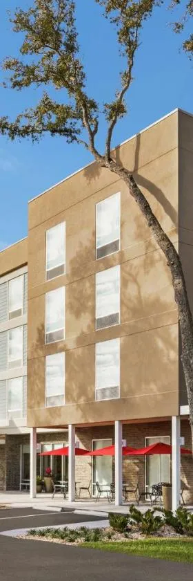 Home2 Suites By Hilton Fernandina Beach on Amelia Island, FL，位于费南迪纳比奇的酒店