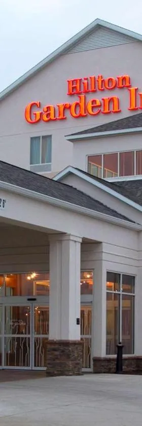 Hilton Garden Inn Cedar Falls Conference Center，位于锡达福尔斯的酒店
