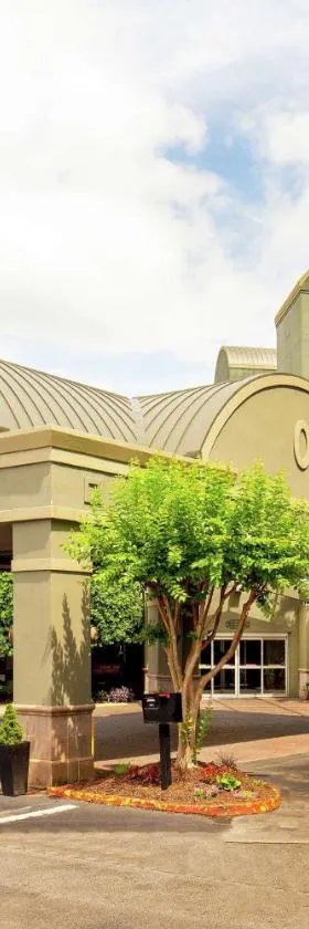 DoubleTree by Hilton Atlanta Windy Hill Ballpark，位于亚特兰大的酒店
