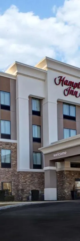 Hampton Inn Dekalb - Near the University，位于迪卡尔布的酒店