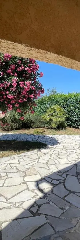 Rez de jardin, entre mer et montagne，位于勒旺的酒店