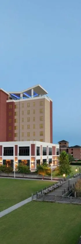 Embassy Suites By Hilton Wilmington Riverfront，位于威尔明顿的酒店