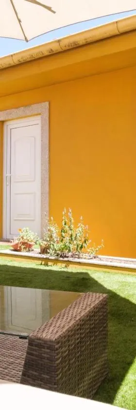 Perafita Yellow House - EcoHost，位于Perafita的酒店