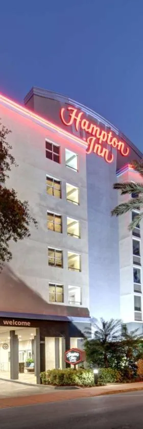 迈阿密椰林/科勒尔盖布尔斯希尔顿恒庭酒店，位于迈阿密的酒店