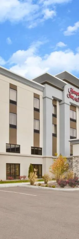 Hampton Inn & Suites Alliance，位于Alliance的酒店