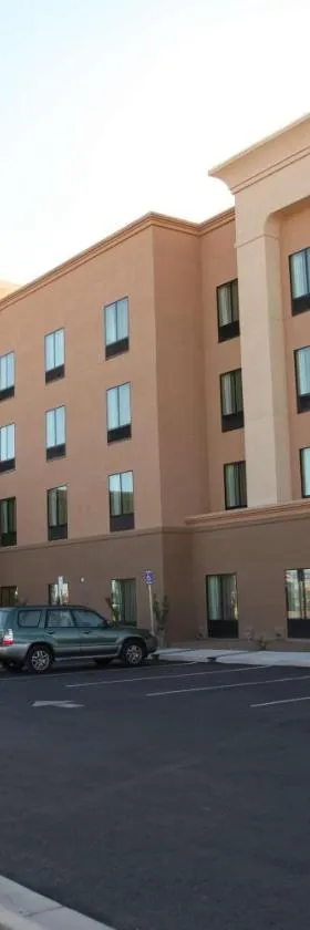 卡尔斯巴德汉普顿套房酒店，位于卡尔斯巴德的酒店