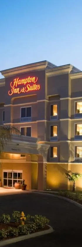 威尔士湖希尔顿恒庭旅馆&套房酒店，位于莱克威尔士的酒店