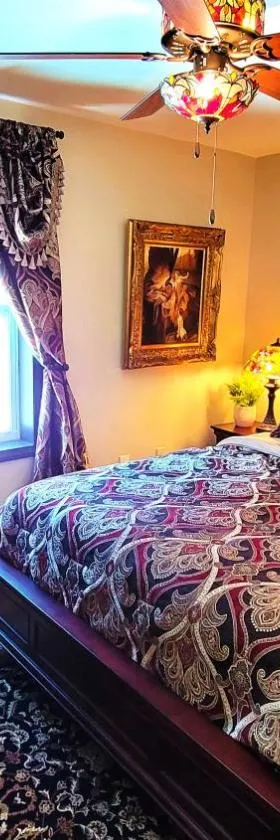 The Sovereign Suite - Cozy And Convenient With Home Theater，位于Old Town的酒店