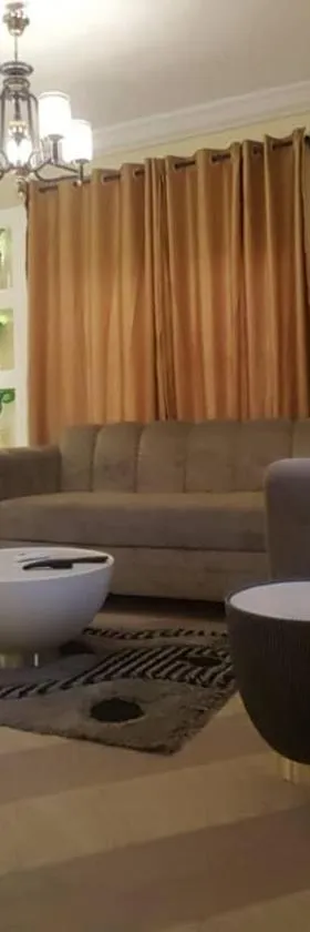 3JD Lavishly Furnished 3-Bed Apt，位于拉各斯的酒店