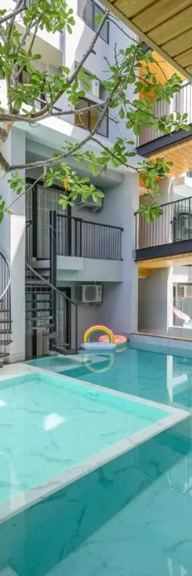 Tour De Phuket Hotel - SHA Plus，位于他朗的酒店