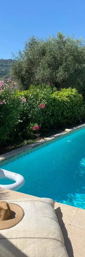 Bastide Aïna SPA et piscine，位于格拉斯的酒店