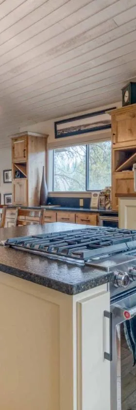 Great Kitchen, AC, SHARC Access, Hot Tub, Bring Pet!，位于森赖弗的酒店