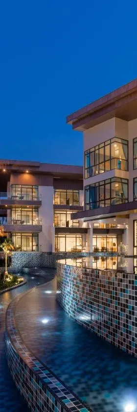 Na Tree Tara Riverside Resort Amphawa Damnoensaduak，位于安帕瓦的酒店