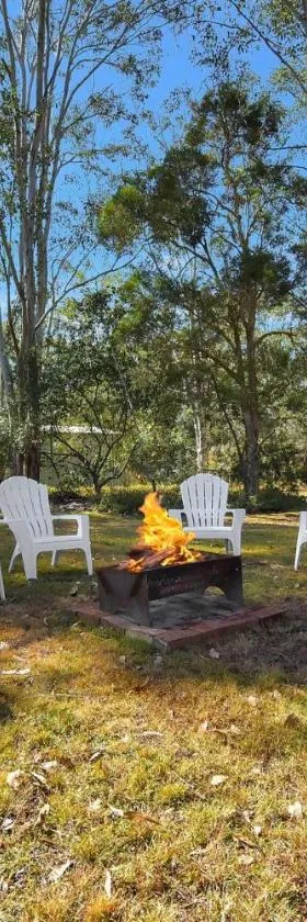 Home Among the Gum Trees - Lovedale. Central to wineries and wedding venues，位于勒弗戴尔的酒店
