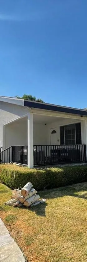 Charming Bright Traditional Home in Sherman Oaks，位于谢尔曼·奥克斯的酒店