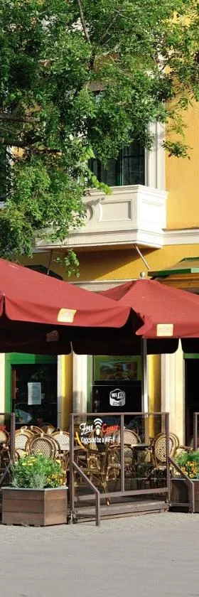 卡瓦哈兹角落酒店，位于多瑙新城的酒店