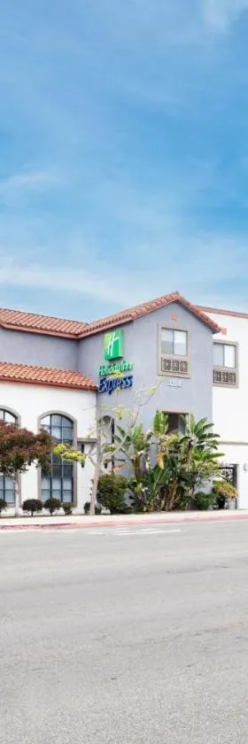 赫莫萨比奇快捷假日及套房酒店，位于贺茂沙海滩的酒店
