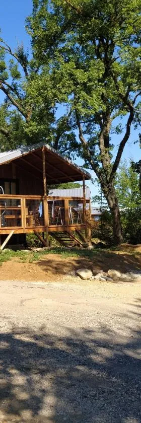 Lodges du Ushuaïa Villages Camping les 4 Saisons，位于Grane的酒店