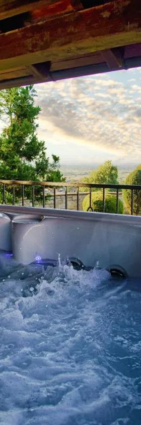 Villa Toscana with jacuzzy，位于瓦拉日丁的酒店