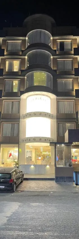 De Glance Hotel, Near Surat Railway Station，位于苏拉特的酒店
