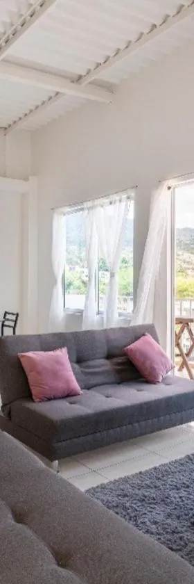 Hermoso Apartamento en Mesitas de El Colegio，位于埃尔科莱希奥的酒店
