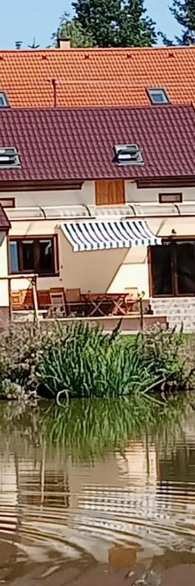 Cosy house for relaxing and sightseeing，位于Honezovice的酒店