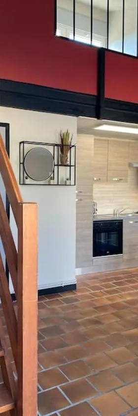 Studio duplex meublé avec place de parking，位于叙热尔的酒店
