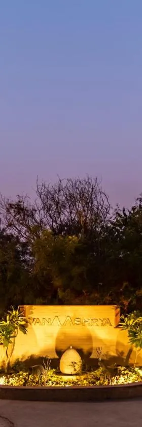Vanaashrya Resort and Spa Sariska，位于Tehla的酒店