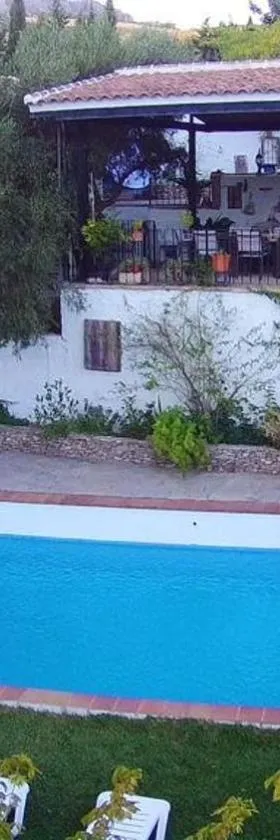 Casa de campo Fuencaliente, entorno natural, chimenea, piscina，位于Cañete la Real的酒店