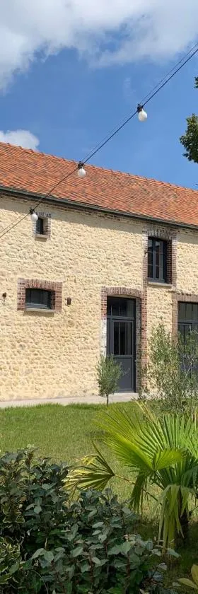 LE CLOS DES LYS - Chambres avec jacuzzi - Nemours，位于Treuzy-Levelay的酒店