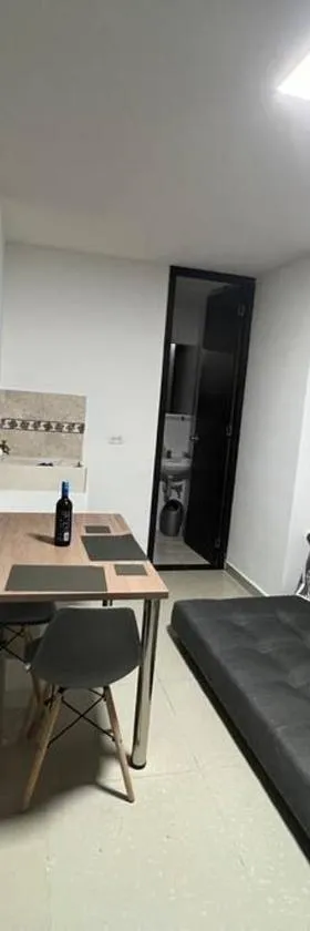Apartaestudio entero cerca estacion metro Itagui，位于伊塔圭的酒店