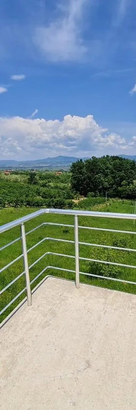 Vidikovac pod Jelicom，位于查查克的酒店