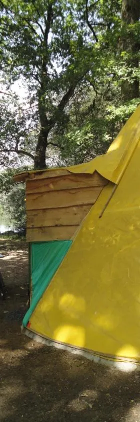 air naturel de camping moulin de malesse Tipi，位于Saint-Privat的酒店
