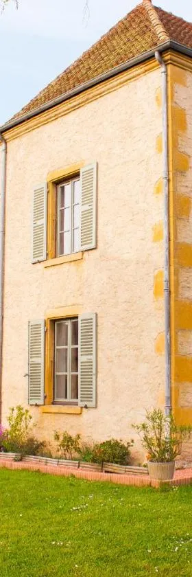奥克斯龙杰酒店，位于Pouilly-sous-Charlieu的酒店