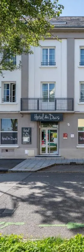 德杜克斯酒店，位于阿朗松的酒店