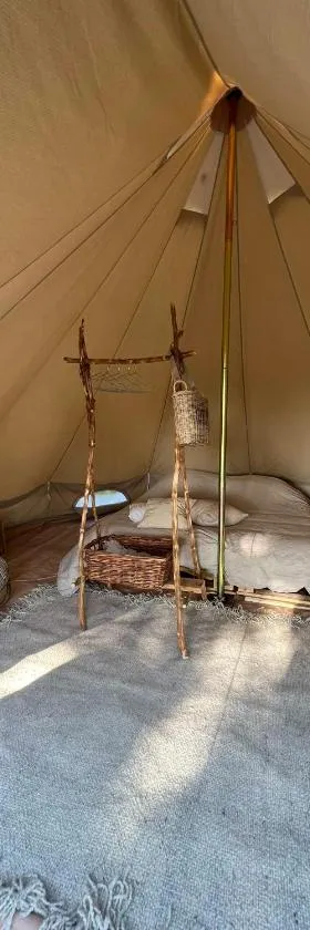 Le Brasseur Logements - Tents，位于Saint-Caprais的酒店