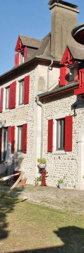 Les Tanalis - Chambres d'hôtes & Gîte，位于Gurs的酒店