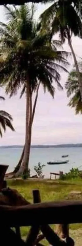 Nyang Ebay Surf Camp Siberut，位于Masokut的酒店