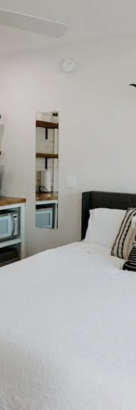 Downtown Studio 3 at Beer Ranch Project Inn，位于温伯利的酒店