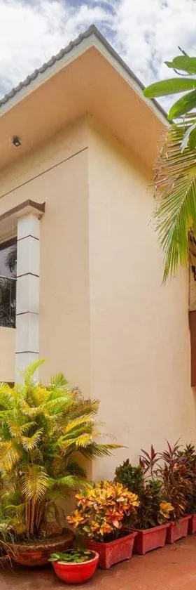 Serene Villa by StayVista - A Hill-View Villa with Plunge pool，位于卡尔贾特的酒店