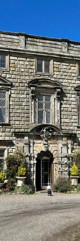 Moresby Hall Country House Hotel，位于怀特黑的酒店