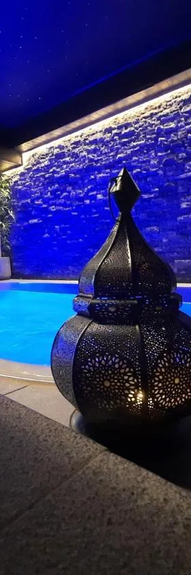 Le Clos des Thermes Suites de Luxe avec wellness privatif，位于绍德方丹的酒店